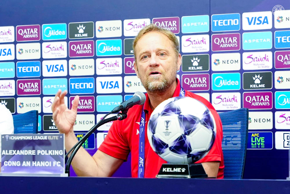 HLV Polking: 'CLB Công an Hà Nội sẵn sàng đối đầu Gamba Osaka' - Ảnh 1.