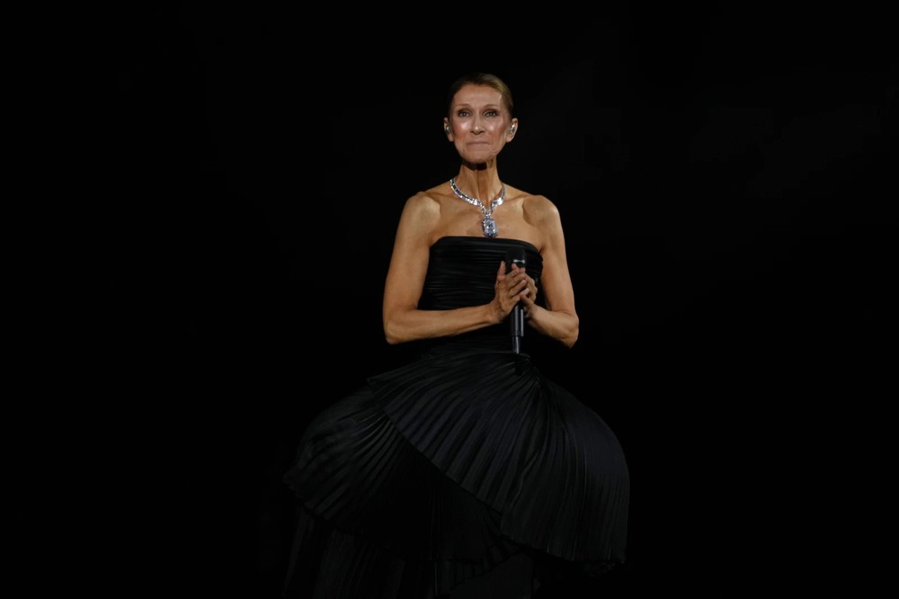 Celine Dion ở Paris - Phượng hoàng của làng nhạc chính thức tái sinh - Ảnh 3. Celine Dion ở Paris - Phượng hoàng của làng nhạc chính thức tái sinh - Ảnh 3.