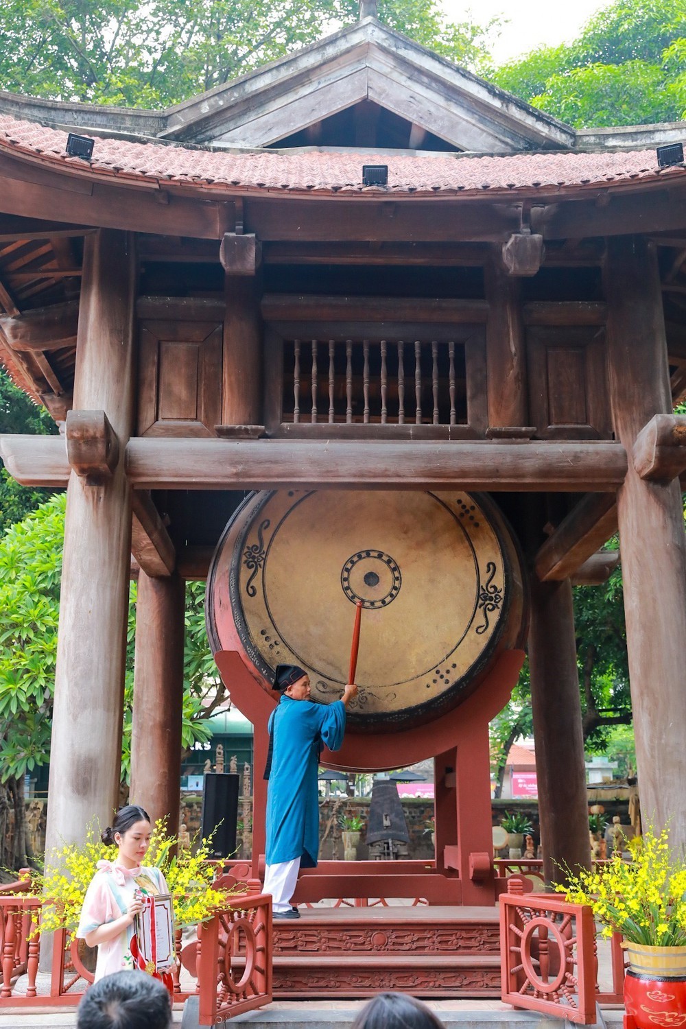 Lan tỏa giá trị văn hóa Việt qua tiếng trống truyền thống - Ảnh 1.