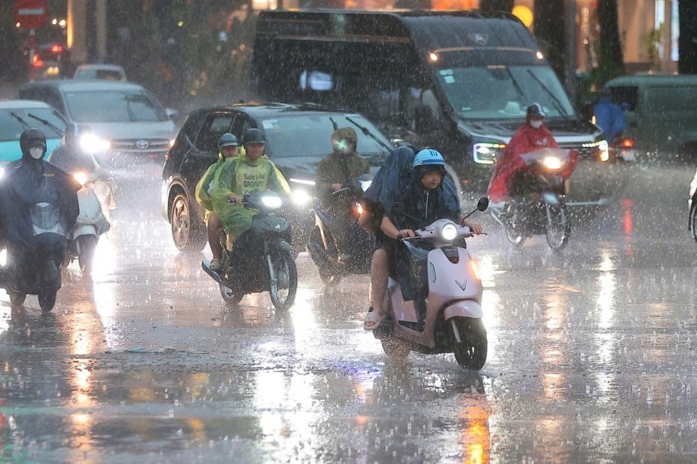 Dự báo thời tiết ngày và đêm 15/9: Hà Nội và nhiều khu vực ở Bắc Bộ mưa to - Ảnh 1. Dự báo thời tiết ngày và đêm 15/9: Hà Nội và nhiều khu vực ở Bắc Bộ mưa to - Ảnh 1.