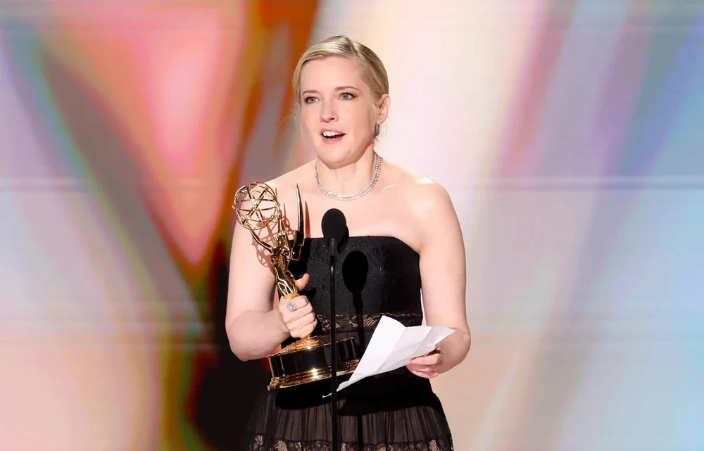 Primetime Emmy 2026: 'Widow's Bay' thắng lớn, Matthew Rhys cùng các bạn diễn thắng giải - Ảnh 2.