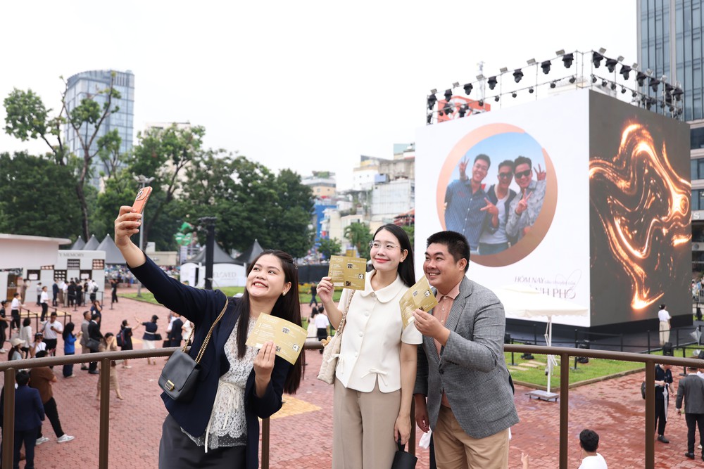 “Our Beloved Ho Chi Minh City”: khám phá nửa thế kỷ tự hào của thành phố tại “tọa độ gốc” One Central Saigon - Ảnh 2.
