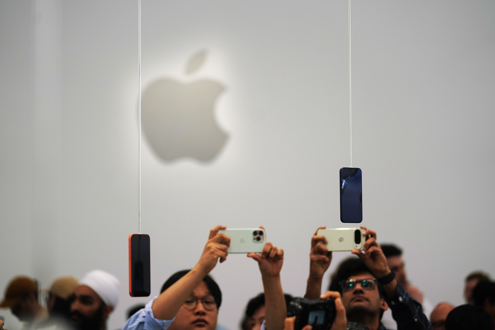 Apple áp dụng biện pháp bảo vệ người dùng dưới 18 tuổi - Ảnh 1.