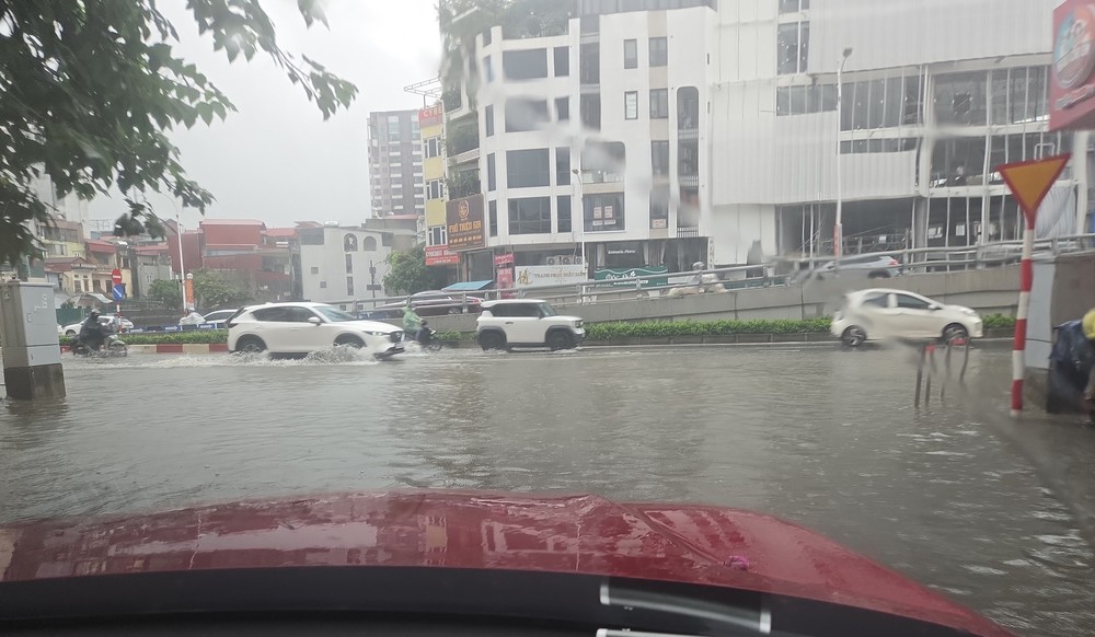 Dự báo thời tiết ngày và đêm 16/9: Miền Bắc mưa lớn diện rộng, Hà Nội có nơi mưa rất to - Ảnh 1. Dự báo thời tiết ngày và đêm 16/9: Miền Bắc mưa lớn diện rộng, Hà Nội có nơi mưa rất to - Ảnh 1.
