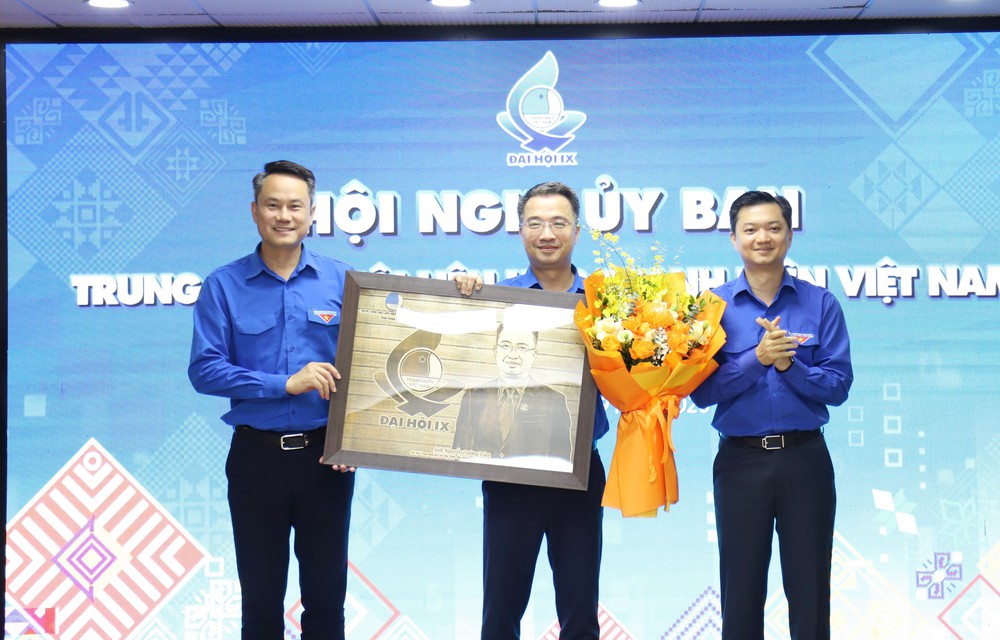 Đồng chí Nguyễn Kim Quy giữ chức Chủ tịch Hội Liên hiệp Thanh niên Việt Nam khóa IX - Ảnh 4. Đồng chí Nguyễn Kim Quy giữ chức Chủ tịch Hội Liên hiệp Thanh niên Việt Nam khóa IX - Ảnh 4.