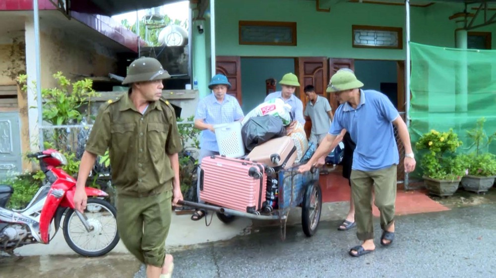 Phú Thọ di dời khẩn cấp 114 hộ dân khỏi khu vực có nguy cơ sạt lở, ngập úng - Ảnh 1. Phú Thọ di dời khẩn cấp 114 hộ dân khỏi khu vực có nguy cơ sạt lở, ngập úng - Ảnh 1.