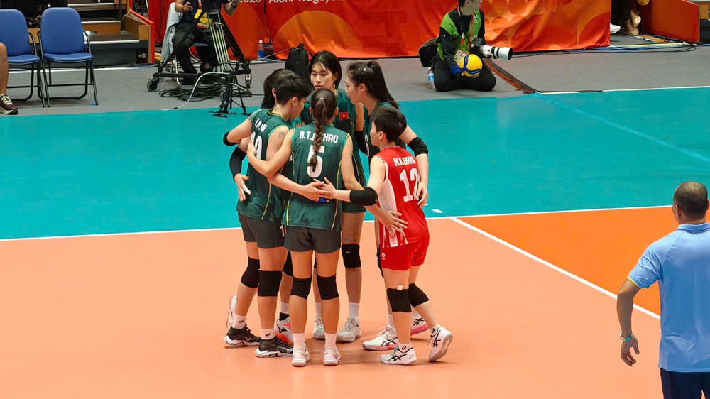 Bóng chuyền nữ Việt Nam thắng Qatar, khởi đầu thuận lợi tại ASIAD 2026 - Ảnh 2. Bóng chuyền nữ Việt Nam thắng Qatar, khởi đầu thuận lợi tại ASIAD 2026 - Ảnh 2.
