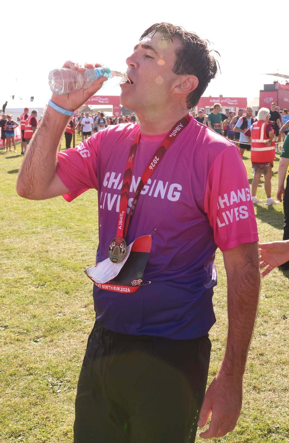 Thủ tướng Anh Andy Burnham đã hoàn thành Great North Run, một trong những giải bán marathon nổi tiếng nhất thế giới, với thành tích 1 giờ 57 phút 34 giây. Ảnh: Manchester Evening News Thủ tướng Anh Andy Burnham đã hoàn thành Great North Run, một trong những giải bán marathon nổi tiếng nhất thế giới, với thành tích 1 giờ 57 phút 34 giây. Ảnh: Manchester Evening News