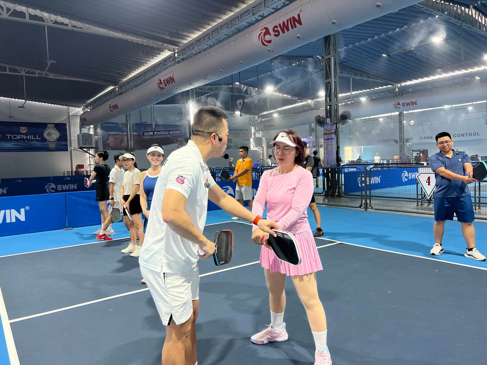 Thầy dạy pickleball 50 triệu/khóa đi đánh giải thua trắng 0-11 - Ảnh 2. Thầy dạy pickleball 50 triệu/khóa đi đánh giải thua trắng 0-11 - Ảnh 2.