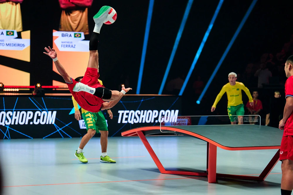 Teqball- môn thể thao kết hợp bóng đá và bóng bàn, lần đầu đến ASIAD - Ảnh 2.