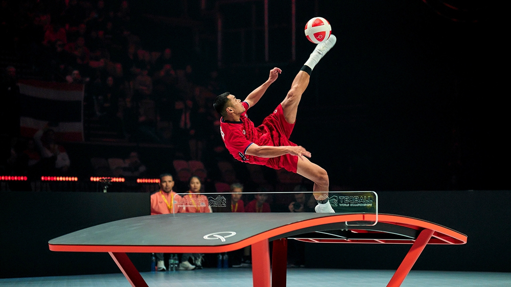 Teqball- môn thể thao kết hợp bóng đá và bóng bàn, lần đầu đến ASIAD - Ảnh 1.