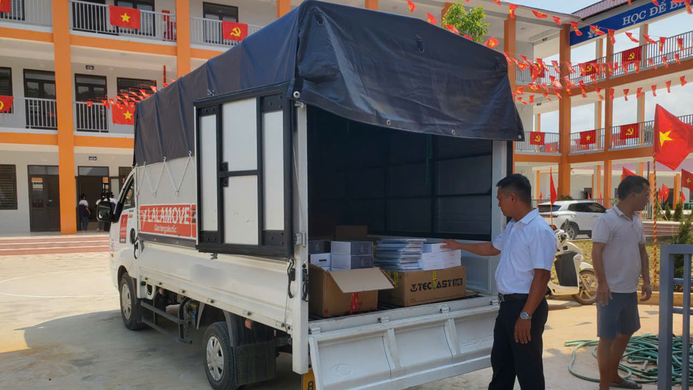 Lalamove tiếp sức trẻ em vùng xa trong mùa tựu trường - Ảnh 1. Lalamove tiếp sức trẻ em vùng xa trong mùa tựu trường - Ảnh 1.