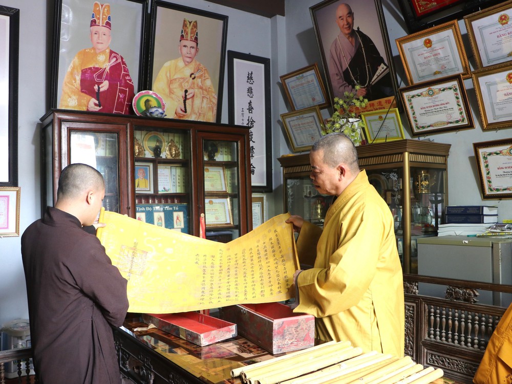 Khám phá ngôi chùa lưu giữ 18 sắc phong cổ, tri ân các tiền nhân khai hoang, giữ nước - Ảnh 2. Khám phá ngôi chùa lưu giữ 18 sắc phong cổ, tri ân các tiền nhân khai hoang, giữ nước - Ảnh 2.