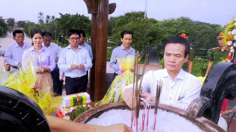 Ngày giỗ chung - Tri ân những người nằm lại Thành cổ Quảng Trị - Ảnh 2.