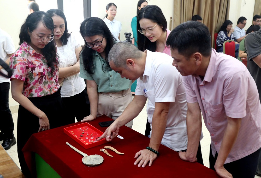 Nghệ An: Phát hiện nhiều hiện vật quý trong 2 ngôi mộ cổ - Ảnh 2. Nghệ An: Phát hiện nhiều hiện vật quý trong 2 ngôi mộ cổ - Ảnh 2.