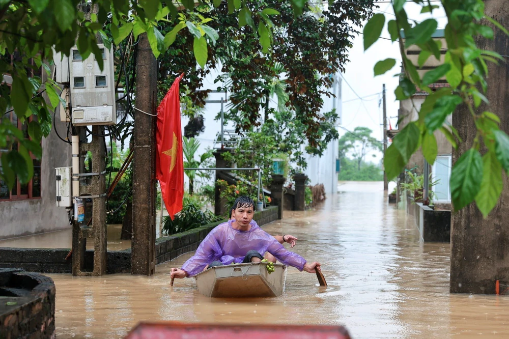 Hà Nội tập trung tiêu úng khi lũ trên nhiều sông tiếp tục lên - Ảnh 4.