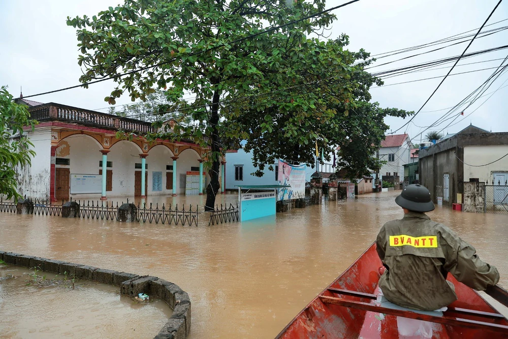Báo động III trên sông Tích, sông Bùi, thành phố Hà Nội khẩn trương ứng phó với lũ - Ảnh 8. Báo động III trên sông Tích, sông Bùi, thành phố Hà Nội khẩn trương ứng phó với lũ - Ảnh 8.