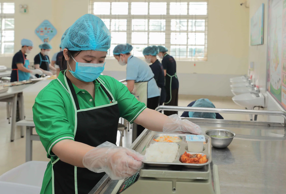 Hà Nội thành lập 4 đoàn kiểm tra liên ngành bữa ăn bán trú cho học sinh - Ảnh 1.