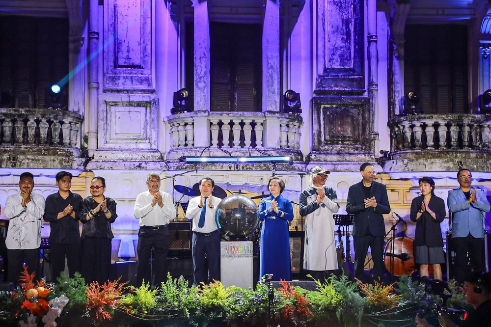 Khai mạc Liên hoan Nhạc Jazz quốc tế Hà Nội 2026 - Ảnh 3. Khai mạc Liên hoan Nhạc Jazz quốc tế Hà Nội 2026 - Ảnh 3.