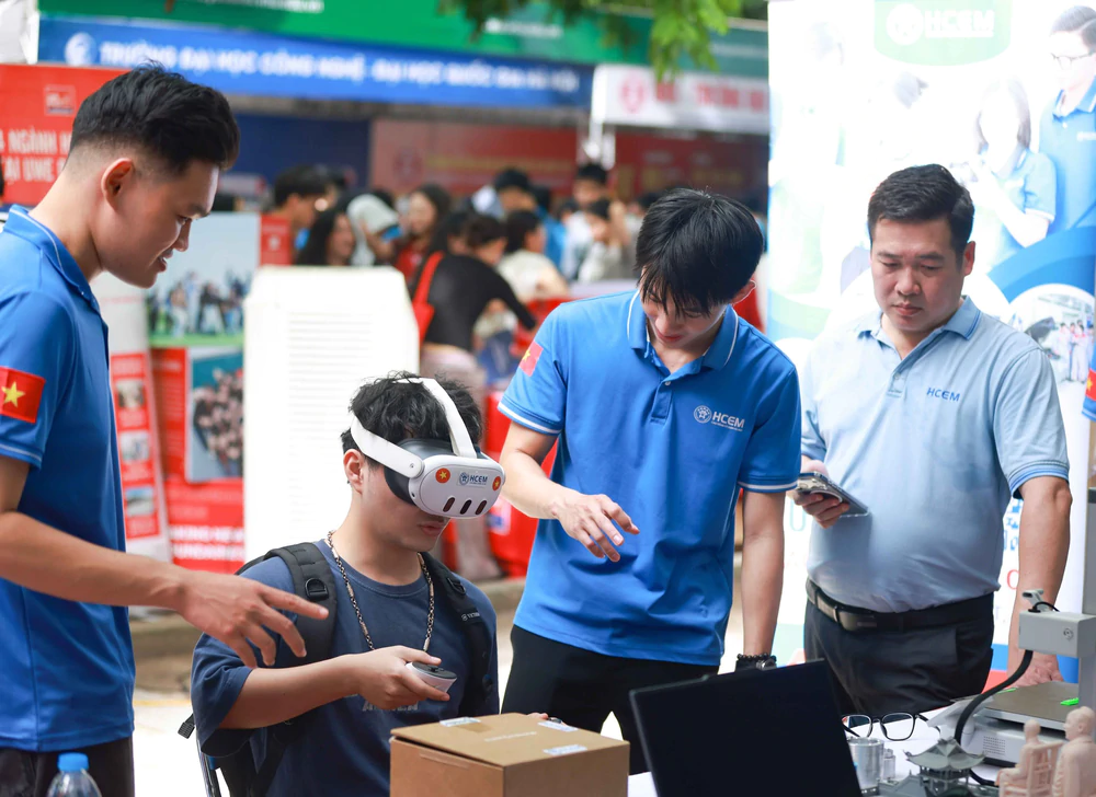 Bộ Giáo dục và Đào tạo: Giảm phương thức xét tuyển không đồng nghĩa giảm cơ hội của thí sinh - Ảnh 3. Bộ Giáo dục và Đào tạo: Giảm phương thức xét tuyển không đồng nghĩa giảm cơ hội của thí sinh - Ảnh 3.