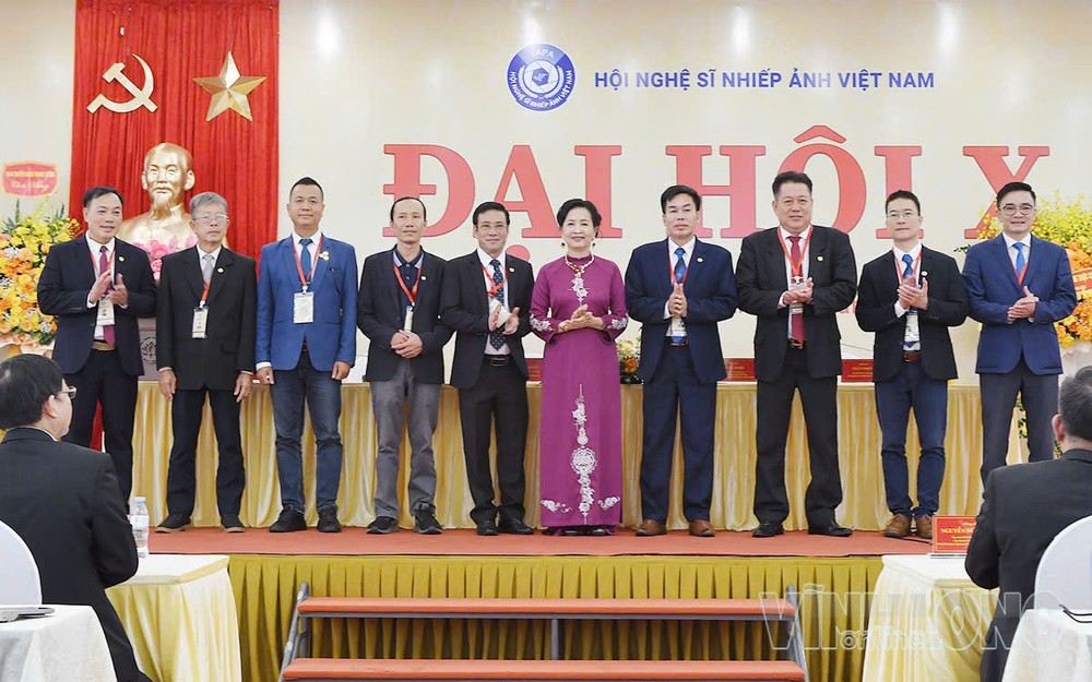 NSNA Trần Thị Thu Đông tái đắc cử Chủ tịch Hội Nghệ sĩ Nhiếp ảnh Việt Nam nhiệm kỳ 2026-2031 - Ảnh 4.