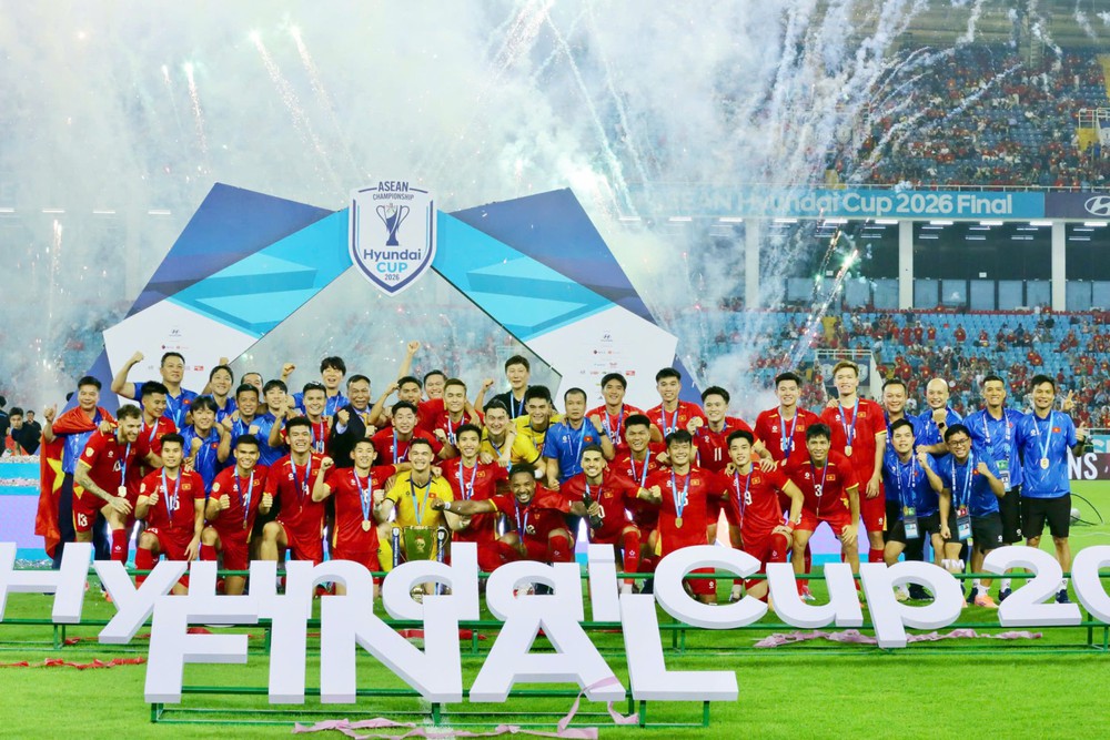Hai tân binh Việt kiều cùng đội tuyển Việt Nam dự FIFA Asean Cup - Ảnh 1. Hai tân binh Việt kiều cùng đội tuyển Việt Nam dự FIFA Asean Cup - Ảnh 1.