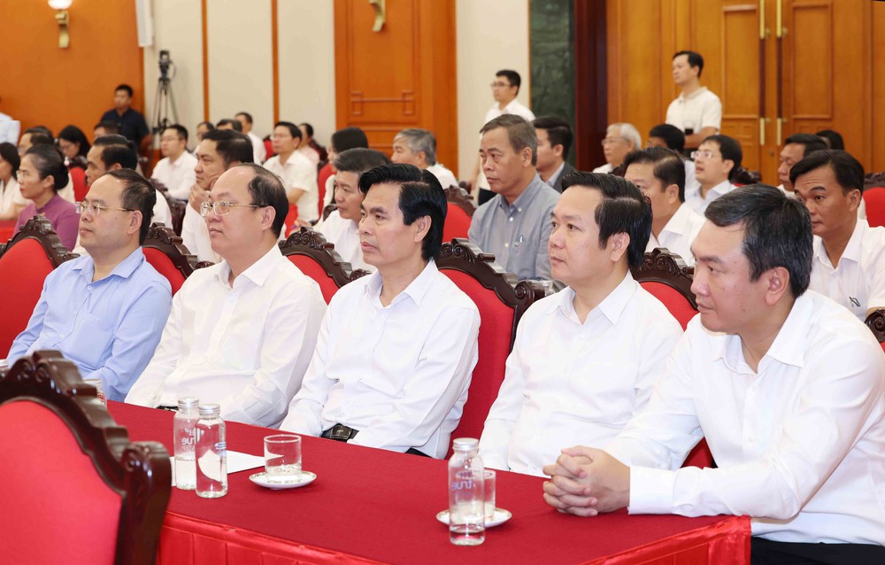 Hội nghị công bố 12 quyết định của Bộ Chính trị, Ban Bí thư về công tác cán bộ - Ảnh 6. Hội nghị công bố 12 quyết định của Bộ Chính trị, Ban Bí thư về công tác cán bộ - Ảnh 6.
