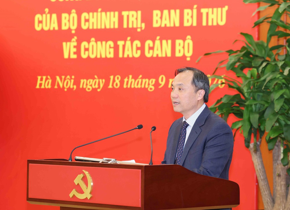 Hội nghị công bố 12 quyết định của Bộ Chính trị, Ban Bí thư về công tác cán bộ - Ảnh 5. Hội nghị công bố 12 quyết định của Bộ Chính trị, Ban Bí thư về công tác cán bộ - Ảnh 5.