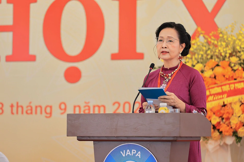 Bà Trần Thị Thu Đông tái đắc cử Chủ tịch Hội Nghệ sĩ Nhiếp ảnh Việt Nam lần thứ X - Ảnh 4.
