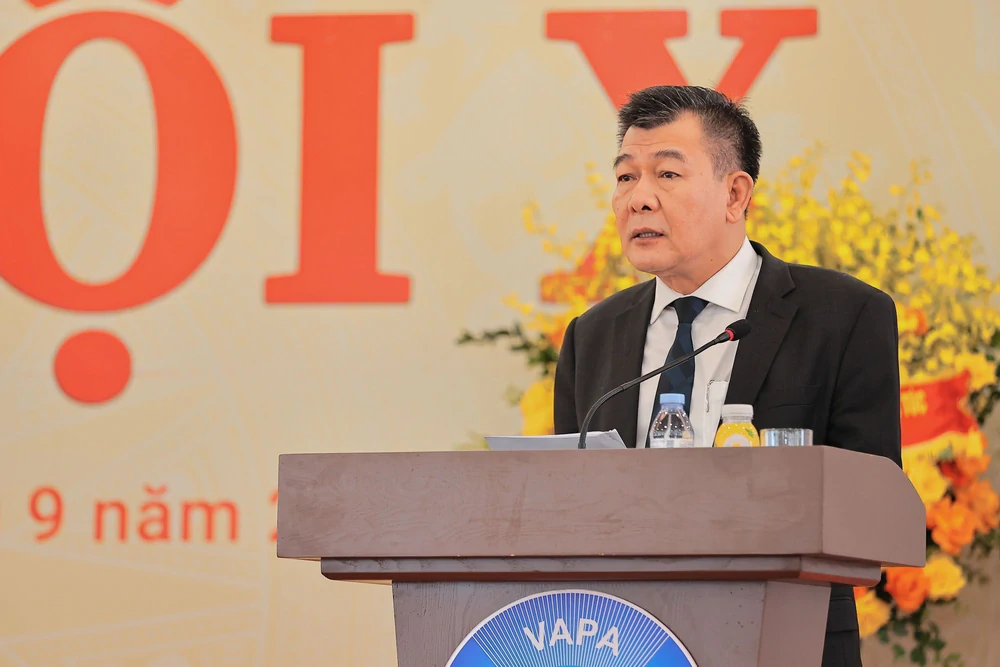 Bà Trần Thị Thu Đông tái đắc cử Chủ tịch Hội Nghệ sĩ Nhiếp ảnh Việt Nam lần thứ X - Ảnh 2.