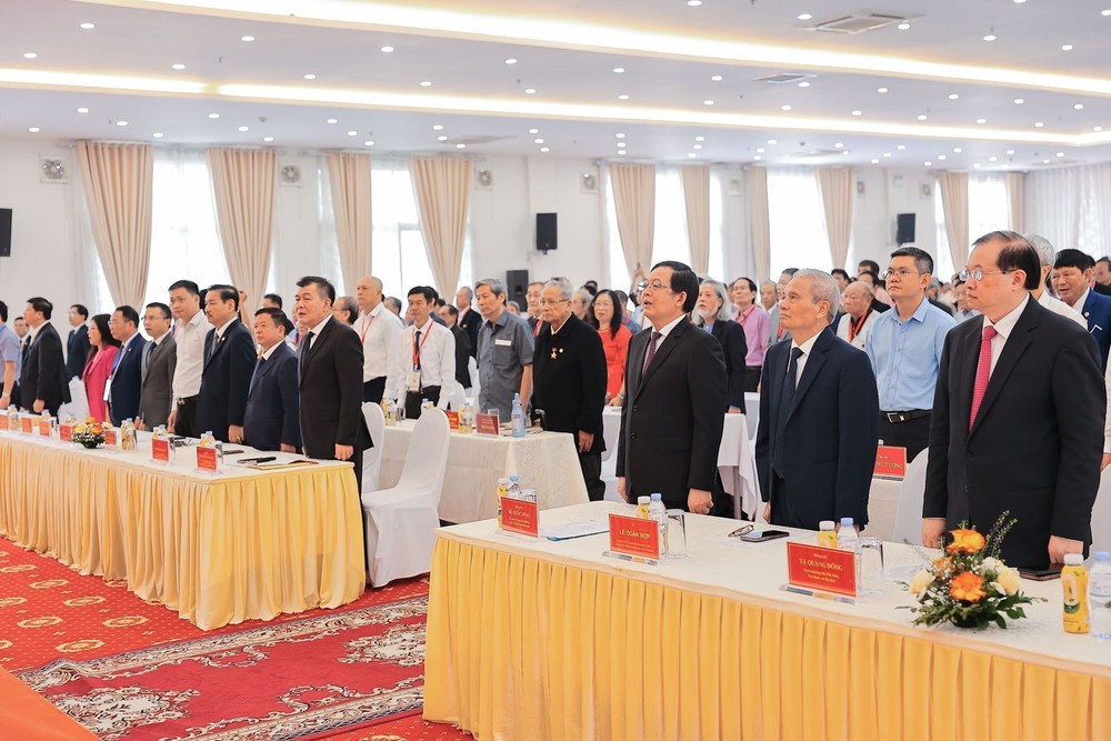 Bà Trần Thị Thu Đông tái đắc cử Chủ tịch Hội Nghệ sĩ Nhiếp ảnh Việt Nam lần thứ X - Ảnh 1.