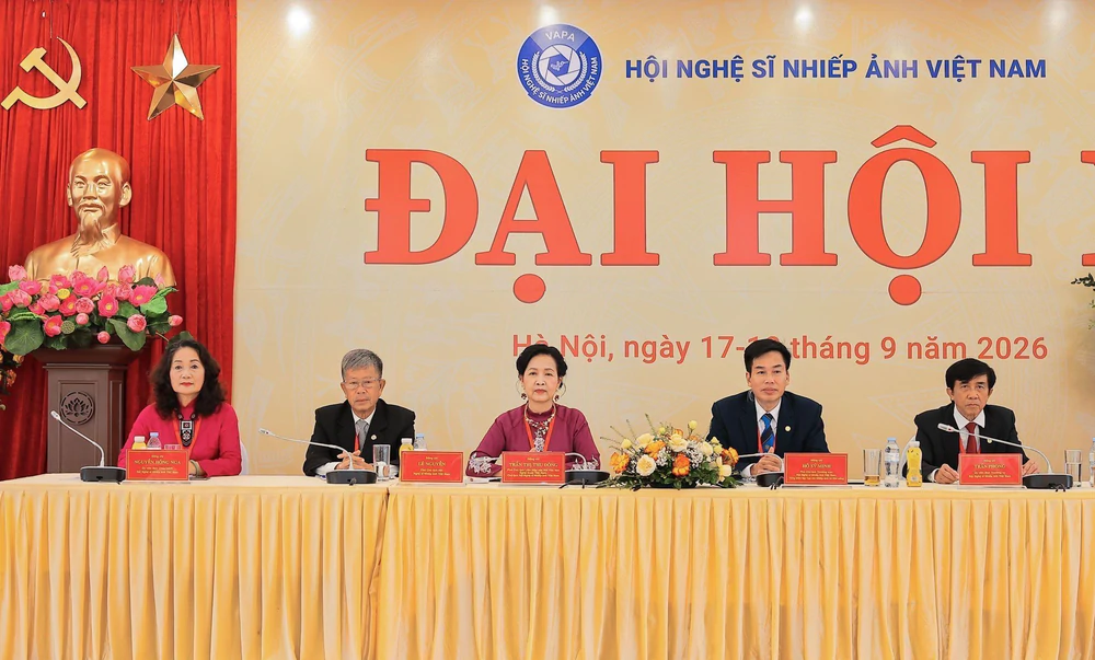 Bà Trần Thị Thu Đông tái đắc cử Chủ tịch Hội Nghệ sĩ Nhiếp ảnh Việt Nam lần thứ X - Ảnh 3.