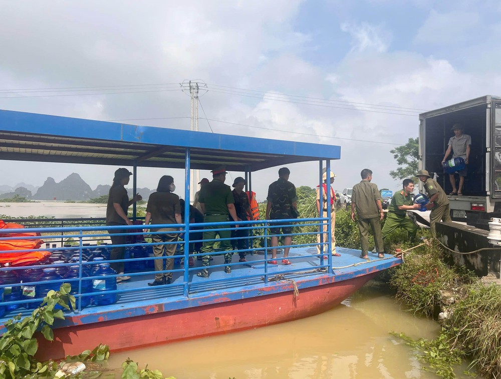 Ninh Bình khẩn trương khắc phục hậu quả mưa lũ - Ảnh 9. Ninh Bình khẩn trương khắc phục hậu quả mưa lũ - Ảnh 9.