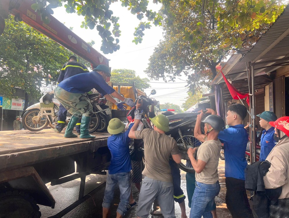 Ninh Bình khẩn trương khắc phục hậu quả mưa lũ - Ảnh 8. Ninh Bình khẩn trương khắc phục hậu quả mưa lũ - Ảnh 8.