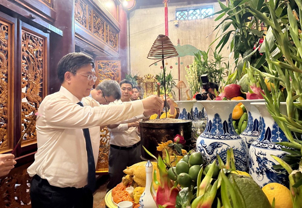 72 năm Ngày Bác Hồ về thăm Đền Hùng: Khơi dậy niềm tự hào, ý thức trách nhiệm của các thế hệ - Ảnh 2. 72 năm Ngày Bác Hồ về thăm Đền Hùng: Khơi dậy niềm tự hào, ý thức trách nhiệm của các thế hệ - Ảnh 2.