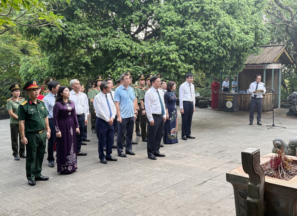 72 năm Ngày Bác Hồ về thăm Đền Hùng: Khơi dậy niềm tự hào, ý thức trách nhiệm của các thế hệ - Ảnh 4. 72 năm Ngày Bác Hồ về thăm Đền Hùng: Khơi dậy niềm tự hào, ý thức trách nhiệm của các thế hệ - Ảnh 4.