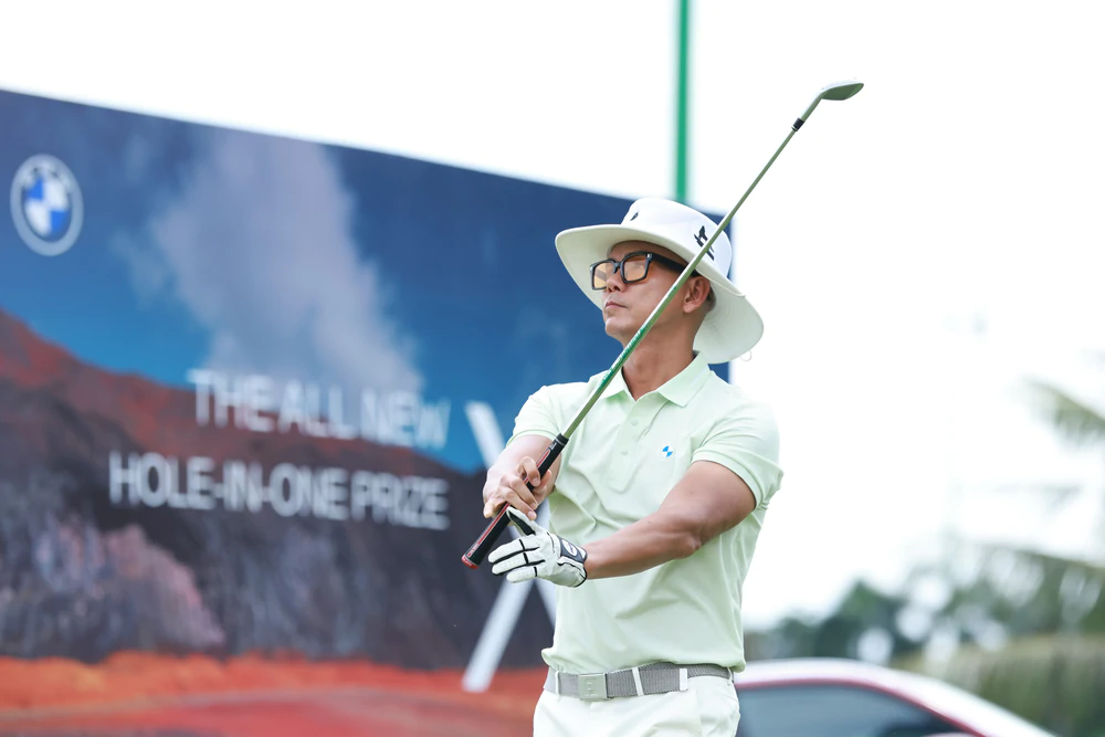 Ca sĩ Phan Đinh Tùng mang sắc màu âm nhạc đến KOHBLE Championship – Tranh Cúp Báo Thể thao và Văn hóa 2026 - Ảnh 2. Ca sĩ Phan Đinh Tùng mang sắc màu âm nhạc đến KOHBLE Championship – Tranh Cúp Báo Thể thao và Văn hóa 2026 - Ảnh 2.