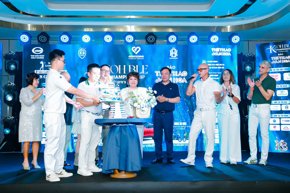 Ca sĩ Phan Đinh Tùng mang sắc màu âm nhạc đến KOHBLE Championship – Tranh Cúp Báo Thể thao và Văn hóa 2026 - Ảnh 5. Ca sĩ Phan Đinh Tùng mang sắc màu âm nhạc đến KOHBLE Championship – Tranh Cúp Báo Thể thao và Văn hóa 2026 - Ảnh 5.