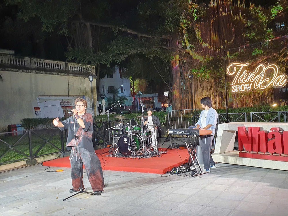 “Tán Đa” - Điểm hẹn văn hóa mới giữa lòng Hà Nội - Ảnh 2. “Tán Đa” - Điểm hẹn văn hóa mới giữa lòng Hà Nội - Ảnh 2.