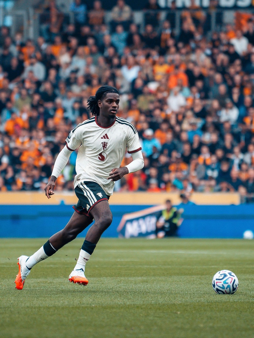 Manchester United: Vì sao MU im ắng đến vậy? - Ảnh 1.