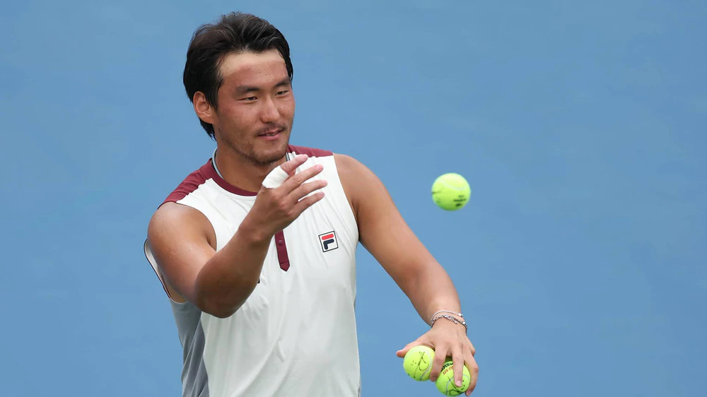 US Open 2026: Truyền nhân của Nadal thua đậm khó tin trước tay vợt kém 111 bậc gốc Mông Cổ - Ảnh 2. US Open 2026: Truyền nhân của Nadal thua đậm khó tin trước tay vợt kém 111 bậc gốc Mông Cổ - Ảnh 2.