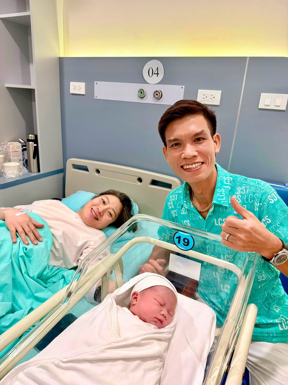 Hoa khôi bóng chuyền Việt Nam chính thức “lên chức” ở tuổi 41, cuộc sống thực sự viên mãn và trọn vẹn - Ảnh 1.
