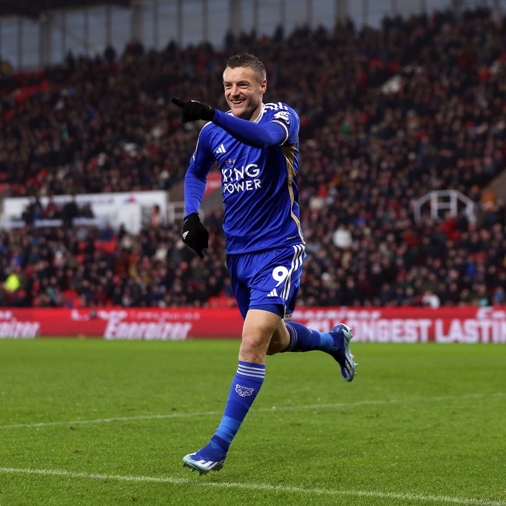 Chiến tích của Leicester, không nghi ngờ gì nữa, là câu chuyện vĩ đại nhất từng được kể tại Premier League. Và nếu không có Vardy, điều kỳ diệu ấy sẽ không thể xảy ra. Ảnh: FBNV Chiến tích của Leicester, không nghi ngờ gì nữa, là câu chuyện vĩ đại nhất từng được kể tại Premier League. Và nếu không có Vardy, điều kỳ diệu ấy sẽ không thể xảy ra. Ảnh: FBNV