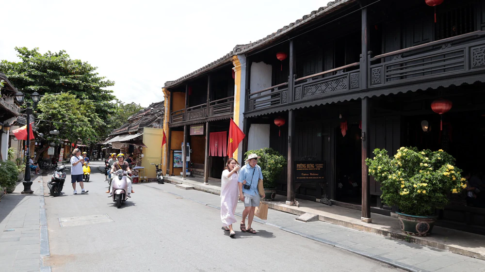 Du lịch dịp nghỉ lễ Quốc khánh 2/9: Nhiều địa phương lượng khách tăng cao, đạt doanh thu nghìn tỷ đồng - Ảnh 2. Du lịch dịp nghỉ lễ Quốc khánh 2/9: Nhiều địa phương lượng khách tăng cao, đạt doanh thu nghìn tỷ đồng - Ảnh 2.