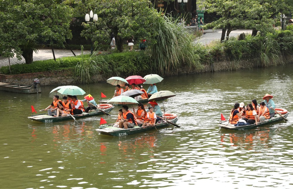 Du lịch Ninh Bình tăng tốc dịp nghỉ lễ Quốc khánh 2/9 - Ảnh 5. Du lịch Ninh Bình tăng tốc dịp nghỉ lễ Quốc khánh 2/9 - Ảnh 5.