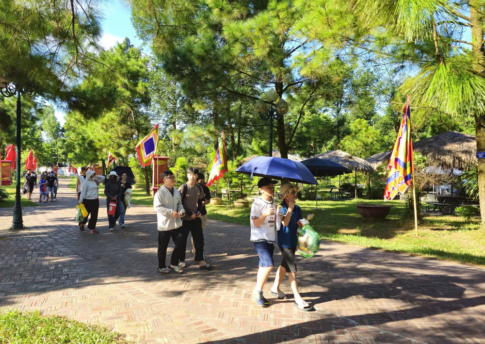 Du lịch dịp nghỉ lễ Quốc khánh 2/9: Nhiều địa phương lượng khách tăng cao, đạt doanh thu nghìn tỷ đồng - Ảnh 7. Du lịch dịp nghỉ lễ Quốc khánh 2/9: Nhiều địa phương lượng khách tăng cao, đạt doanh thu nghìn tỷ đồng - Ảnh 7.