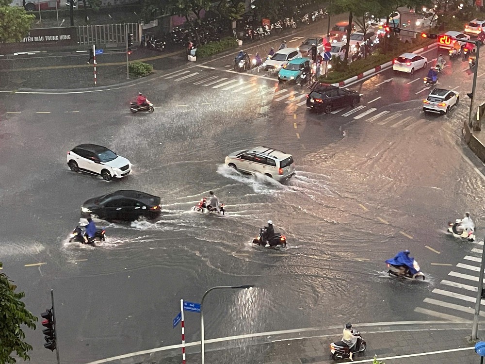 Bão số 5 di chuyển về phía đất liền Quảng Đông (Trung Quốc), khu vực cao nguyên Trung bộ có mưa lớn cục bộ - Ảnh 2. Bão số 5 di chuyển về phía đất liền Quảng Đông (Trung Quốc), khu vực cao nguyên Trung bộ có mưa lớn cục bộ - Ảnh 2.