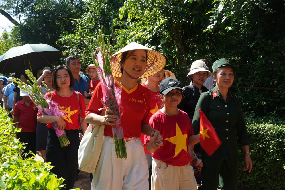 Những đóa sen thành kính dâng Người trong ngày Tết Độc lập - Ảnh 3. Những đóa sen thành kính dâng Người trong ngày Tết Độc lập - Ảnh 3.