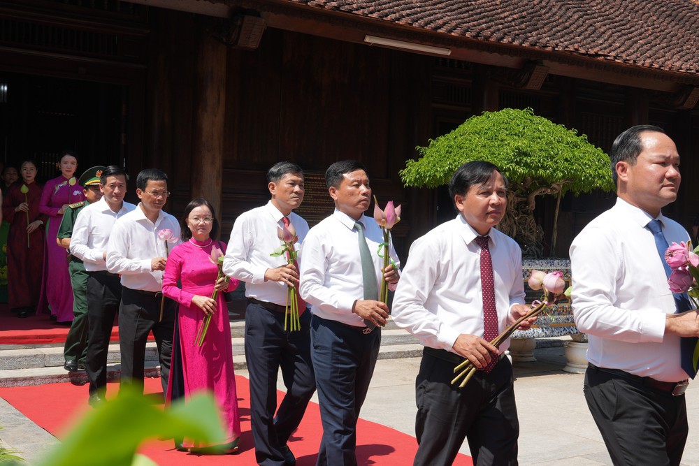Những đóa sen thành kính dâng Người trong ngày Tết Độc lập - Ảnh 1. Những đóa sen thành kính dâng Người trong ngày Tết Độc lập - Ảnh 1.