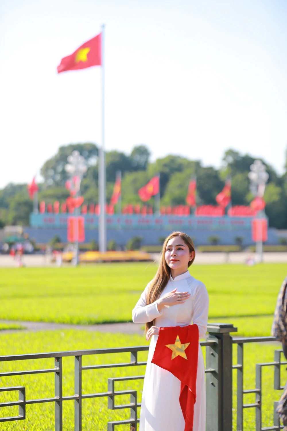 Quảng trường Ba Đình đỏ rộn ràng ngày Quốc khánh - Ảnh 1. Quảng trường Ba Đình đỏ rộn ràng ngày Quốc khánh - Ảnh 1.